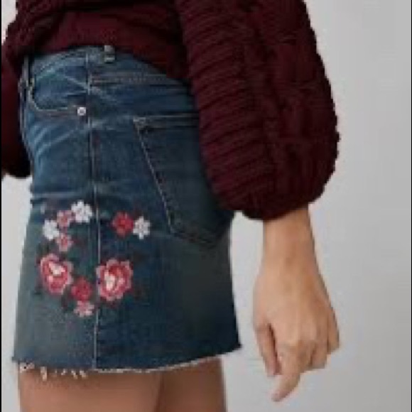 Express Dresses & Skirts - NWOT Express Jean Skirt With Flower Stitching